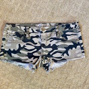 Almost Famous camo shorts 13